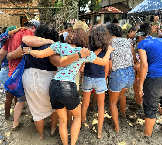 How to Make Friends in Panama